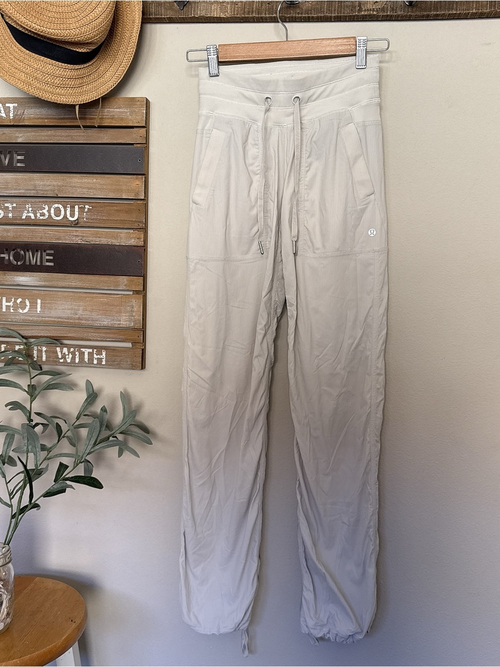 Lululemon Dance Studio Mid-Rise Lined Pants *Full Length in Bone size 0